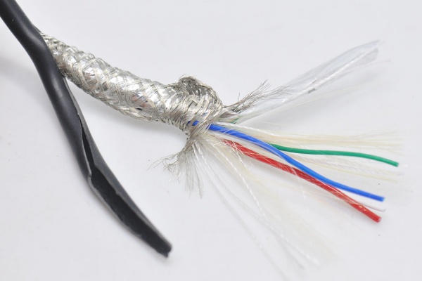 AmazonBasics-亚马逊倍思USB-Type-C-2.0-数据线3-英尺0.9米-12.jpg
